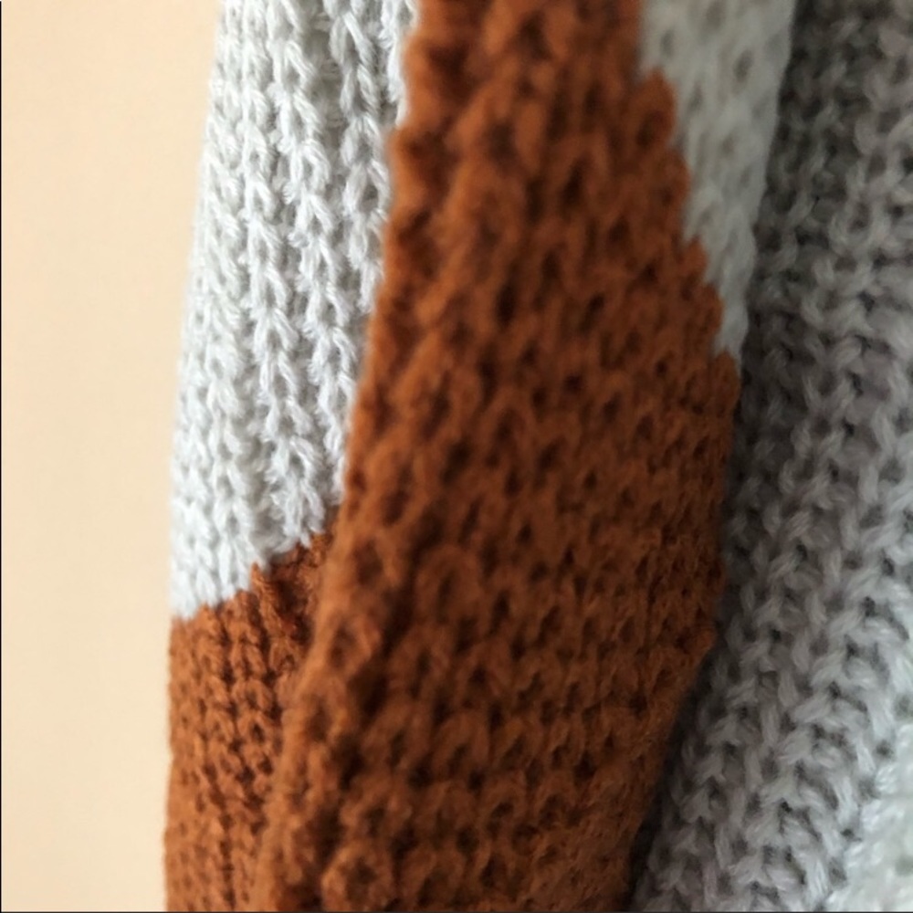 Oversized V neck Sweater - Picture 5 of 5